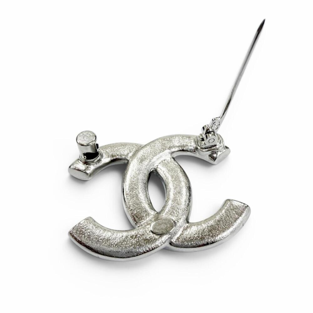 CHANEL Silver Pearl Logo Brooch - Picture 5 of 6